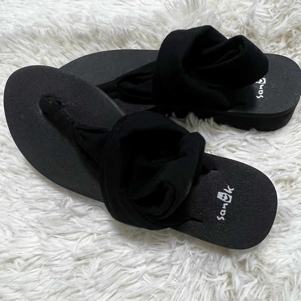 Sanuk Women's Black Sling Wedge Sandals
